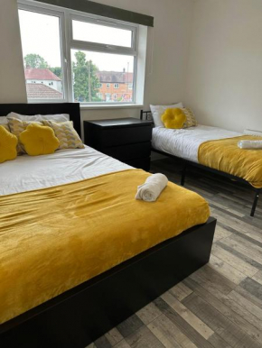 Shakespeare House 8 bedrooms 13 beds stay up to 16 people